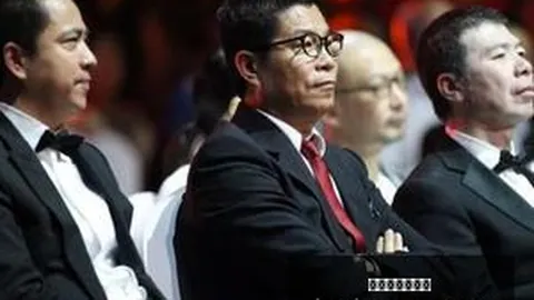 威少度假合影曝光：保罗领衔，篮球与海浪共庆欢乐时光
